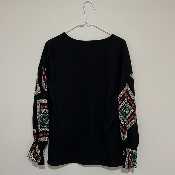 Black shirt with long, patterned sleeves. Women’s size L - Picture 5 of 5